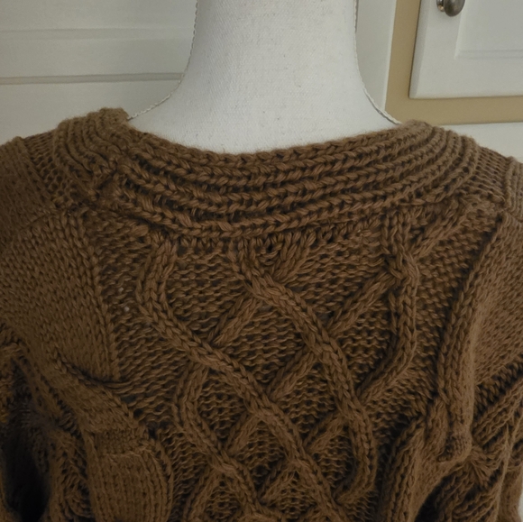 HYFVE Women's Cozy Brown Cable Knit Cropped Sweater - Picture 8 of 16